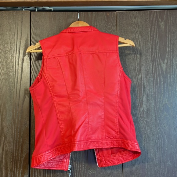 Guess  Red leather vest -NWT - Picture 2 of 2